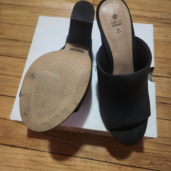 Call it spring size 8.5 sandals hight heels. - Picture 6 of 6